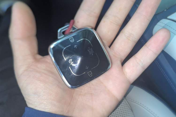 Used Zeekr 007 2025 Long-Range All-Wheel-Drive Intelligent Driving Version 100 kWh Vehicle Key