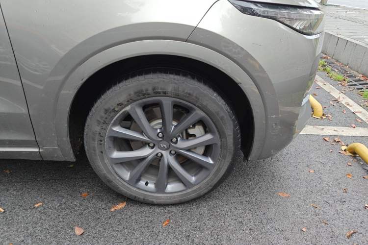 Used Li Auto ONE 2020 Extended-Range 6-Seater Version Right Front Wheel Hub