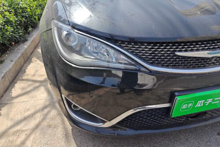 Used Chrysler Grand Voyager PHEV 2019 3.6L Plug-in Hybrid Right Front Headlight