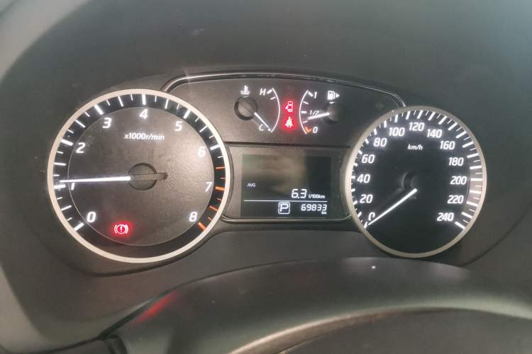 Used Nissan Sylphy 2019 1.6XV CVT Smart Connect Luxury Edition China VI Standard Instrument Cluster