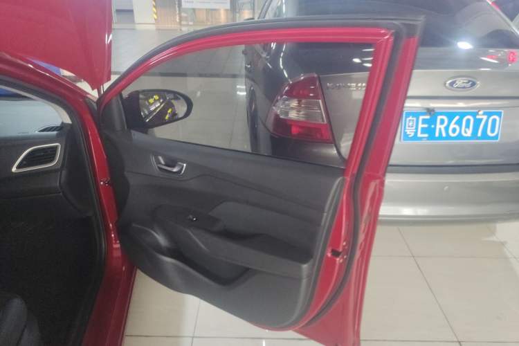 Used Hyundai Verna (new generation) 2020 1.4L CVT GLS Cool Edition Interior 4