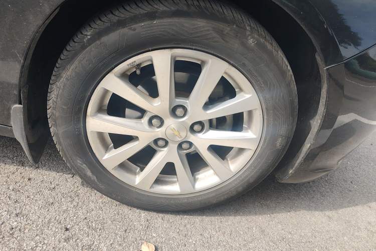 Used Chevrolet Malibu 2014 2.0L Automatic Luxury Edition Right Front Wheel Hub