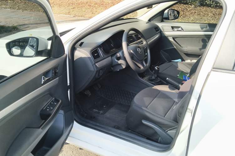 Used Volkswagen Gran Lavida 2015 1.6L Manual Fashion Edition
