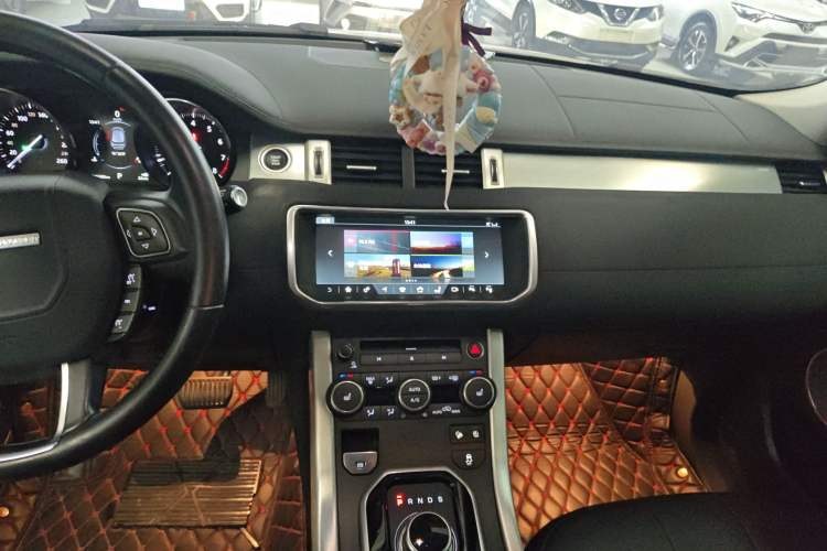 Used Land Rover Range Evoque 2018 240 PS SE Smart Brilliance Edition Audio And AC Panel