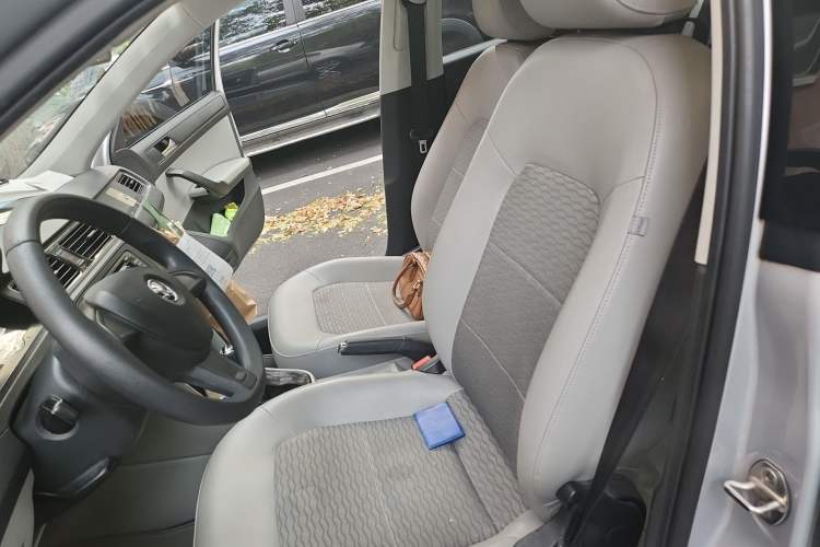 Used Skoda Rapid 2015 1.6L Automatic Smart Selection Model