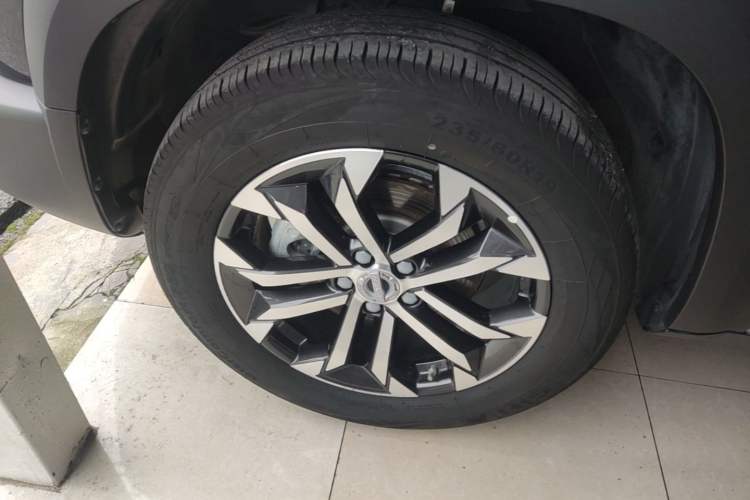 Used Haval DARGO 2022 2.0T DCT Two-Wheel Drive Huazhong Hound Edition Left Front Wheel Hub