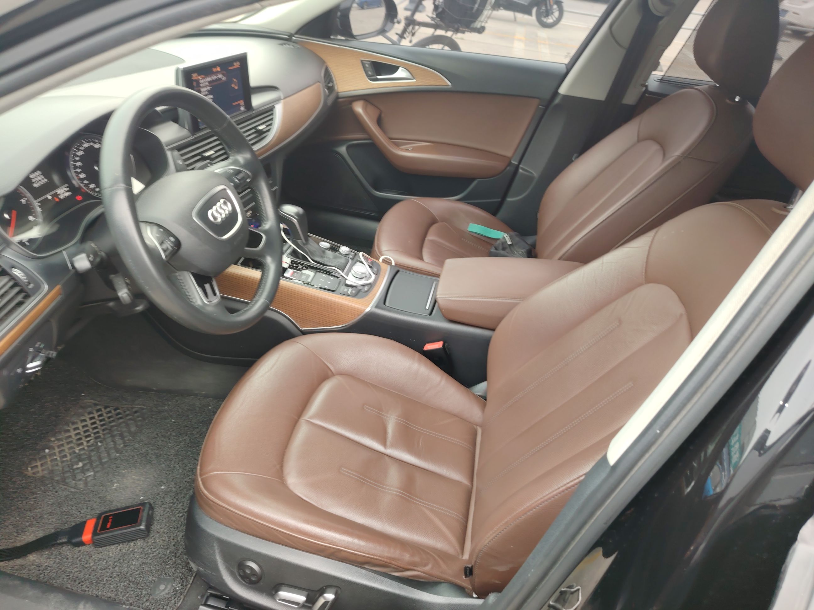 Переднее сиденье в автомобиле