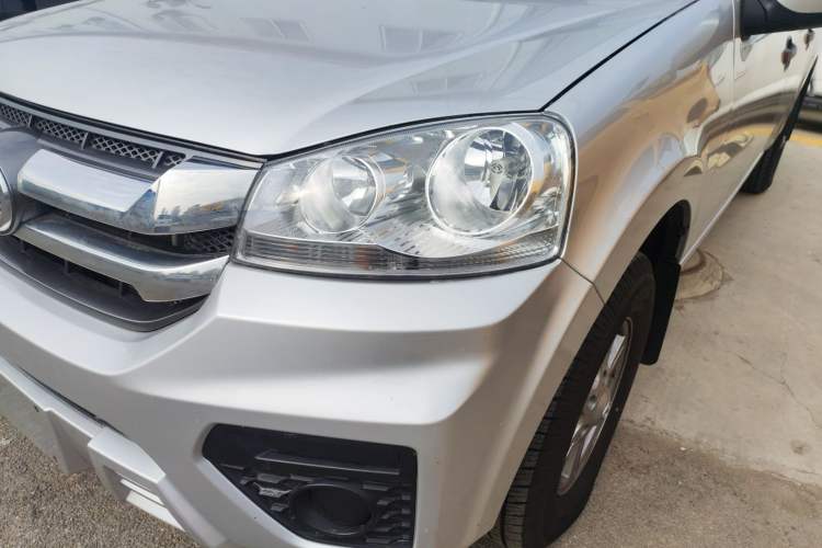 Used Great Wall Wingle 5 2023 "Dry Meal" Version 1.5T Gasoline Two-Wheel-Drive Advanced Large Double Left Front Headlight