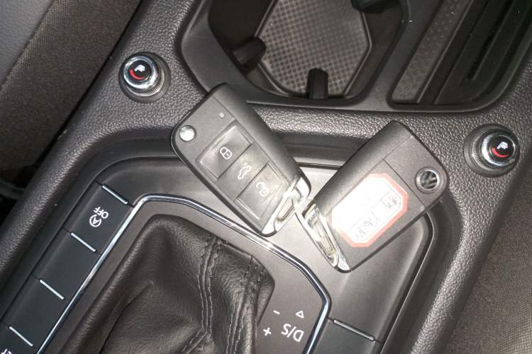 Used Volkswagen Tiguan L 2020 330TSI Automatic Two-Wheel Drive Luxury Edition China VI Standard
