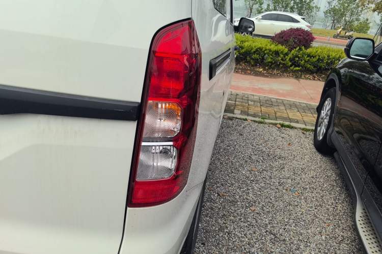 Used Wuling Hongguang V 2022 1.5L Jingqu Version Hydraulic Power Steering LAR Right Rear Taillight