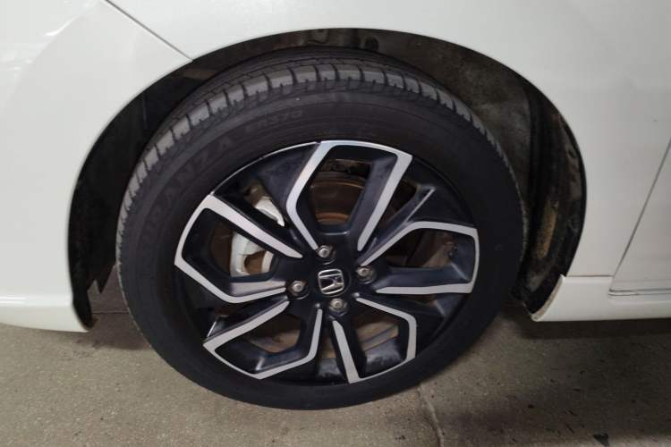 Used Honda LIFE 2021 1.5L CVT SPORT Heartbeat Edition Left Front Wheel Hub