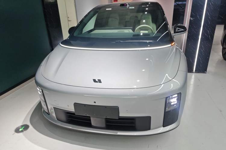 Used Li Auto i6 2025 Model Two-Wheel-Drive Standard Type
