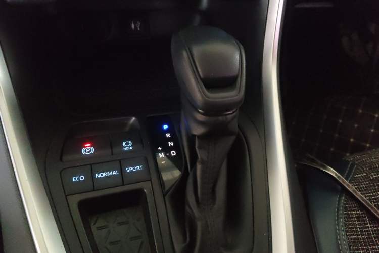 Used Toyota RAV4 2020 2.0L CVT Two-Wheel Drive Urban Edition Gear Lever