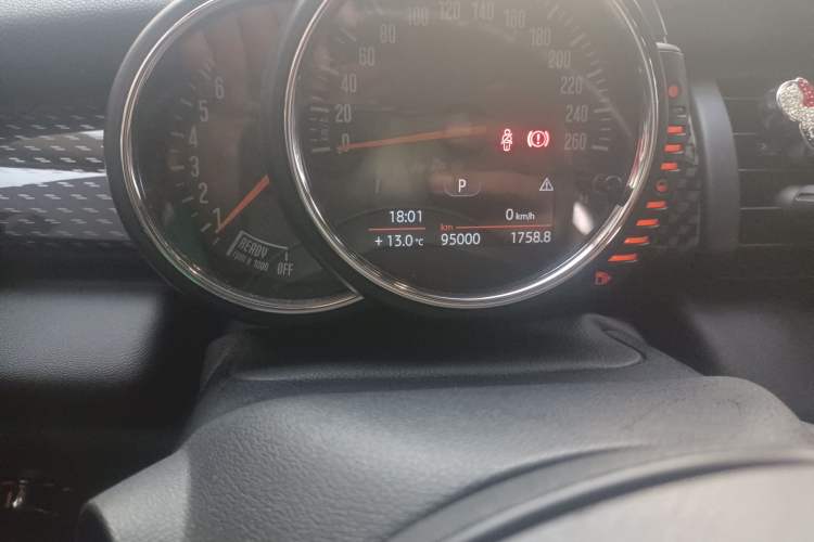 Used MINI 2014 2.0T COOPER S Fun Odometer Close Up