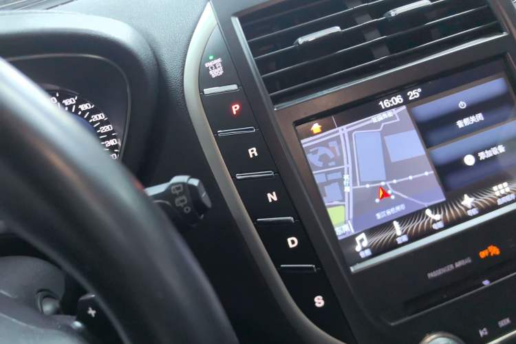 Used Lincoln MKC 2017 2.0T Two-Wheel Drive Deluxe Edition Gear Lever