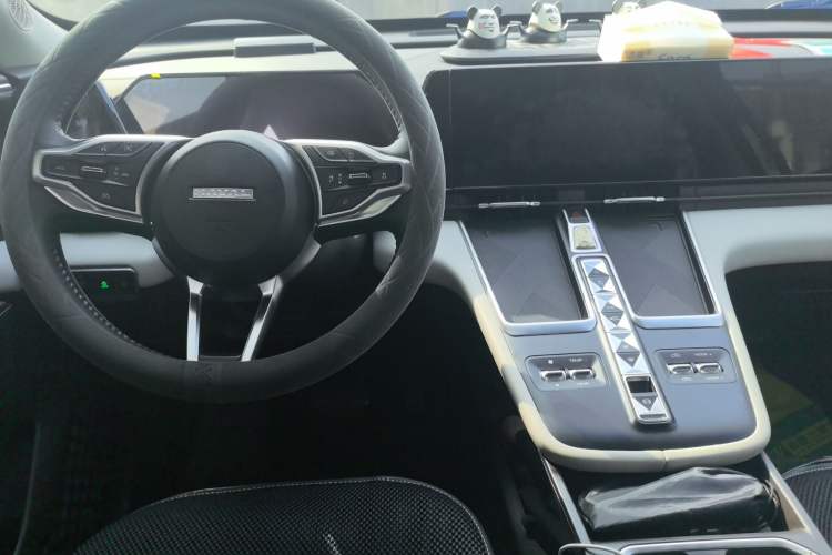 Used Haval Fierce Dragon Max 2023 1.5L Hi4 105 Four-Wheel Drive Navigation Edition Center Console