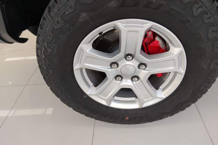 Used Jeep Wrangler 2019 2.0T Sahara Four-Door Brilliant Top Version China VI Emission Standard