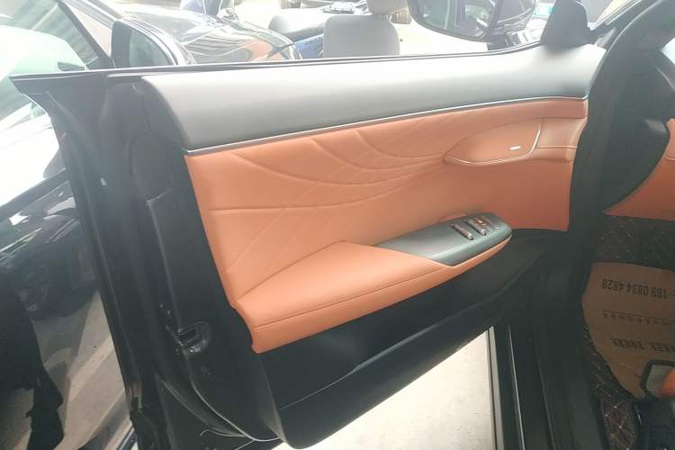 Used Deepal S07 2025 215Max Deep Blue Intelligent Driving AD PRO Range-Extended Version
