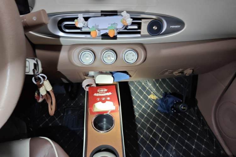 Used Wuling Hongguang MINIEV 2025 Four-Door Version Advanced Edition Audio And AC Panel