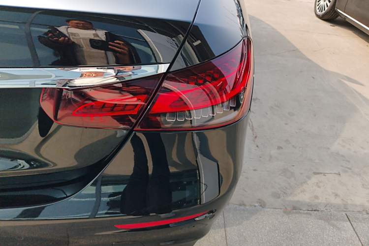 Used Mercedes-Benz E-Class 2022 Revised Version E 300 L Sport Luxury Edition Right Rear Taillight