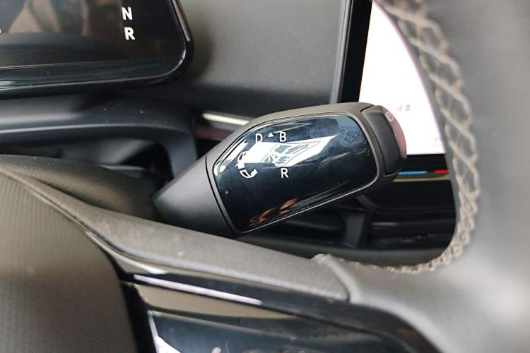 Used Volkswagen ID.UNYX 2024 Pro Long-Range Version Gear Lever