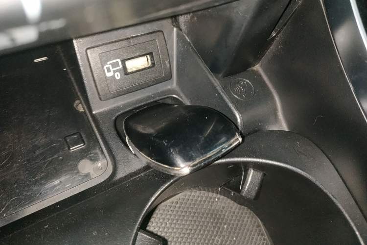 Used Mercedes-Benz E-Class 2016 E 300 L Stylish Model
