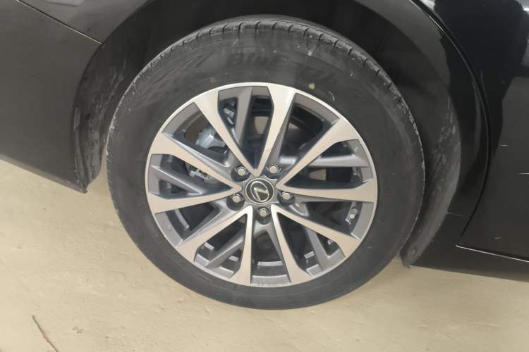 Used Lexus ES 2023 200 Excellence Edition
