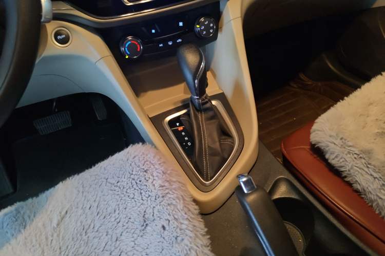 Used Buick GT 2019 15T Dual-Clutch Advanced Version China VI Standard Gear Lever