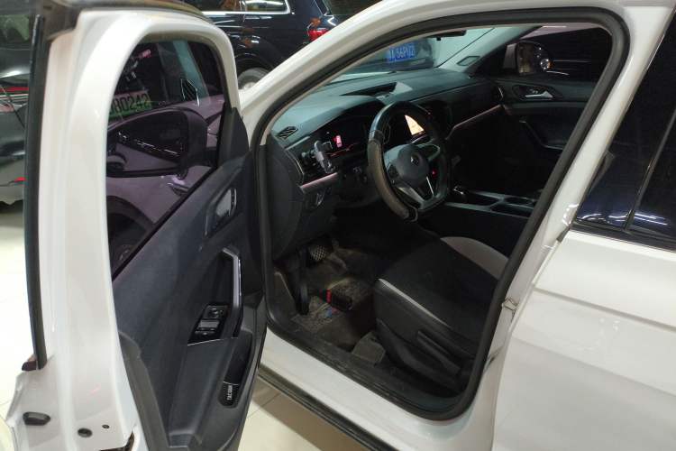 Used Volkswagen Tacqua 2020 1.5L Automatic Yue Driver Seat