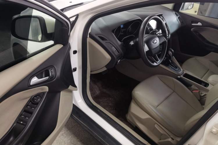 Used Ford Focus 2015 Sedan 1.6L Automatic Comfort Model
