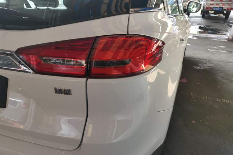 Used Geely Auto Emgrand X7 Sport 2016 2.0L Manual ZhiShang Version Right Rear Taillight
