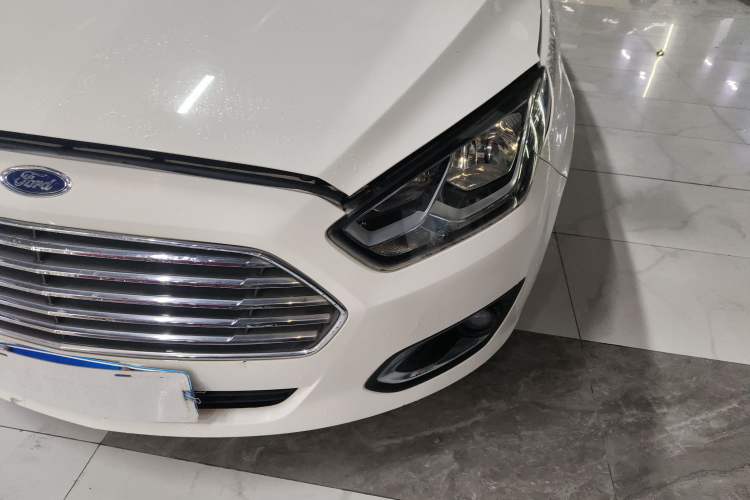 Used Ford Escort 2015 1.5L Automatic Fashion Model
