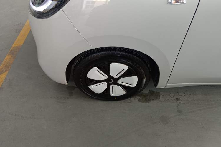 Used Wuling Hongguang MINIEV 2025 Four-Door Version Advanced Edition Left Front Wheel Hub
