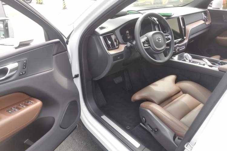 Used Volvo XC60 2025 B5 Four-Wheel Drive Smart & Advanced Luxury Edition Driver Seat