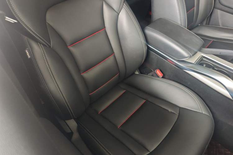 Used Geely Auto Emgrand X7 Sport 2018 1.8TD Automatic Two-Wheel Drive Smart Connect 4G Internet Edition Right Front Seat