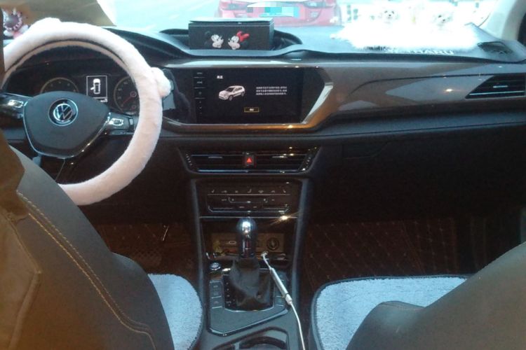 Used Volkswagen Tharu 2021 280TSI Two-Wheel-Drive Luxury Plus Edition Center Console