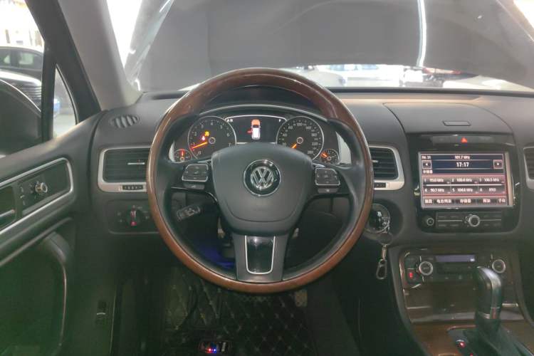 Used Volkswagen Touareg 2015 3.0 TSI Comfort Model