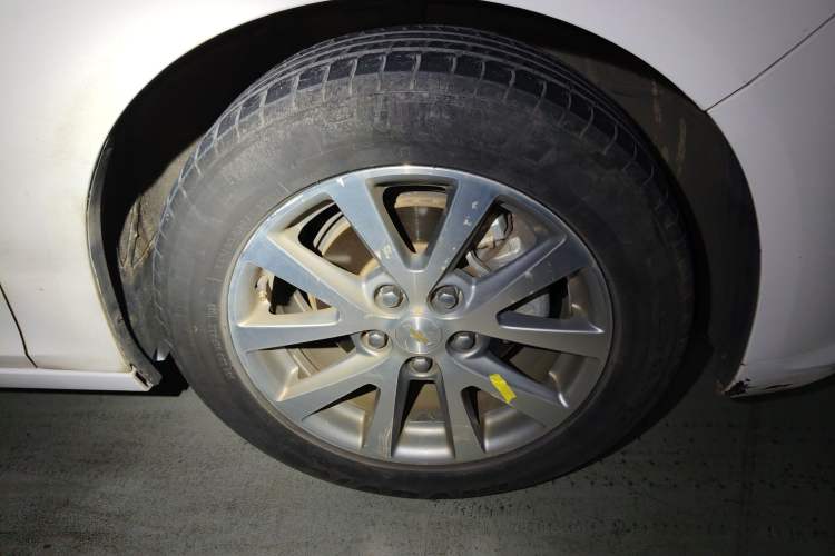 Used Chevrolet Malibu 2017 1.5T Automatic Luxury Edition Right Front Wheel Hub