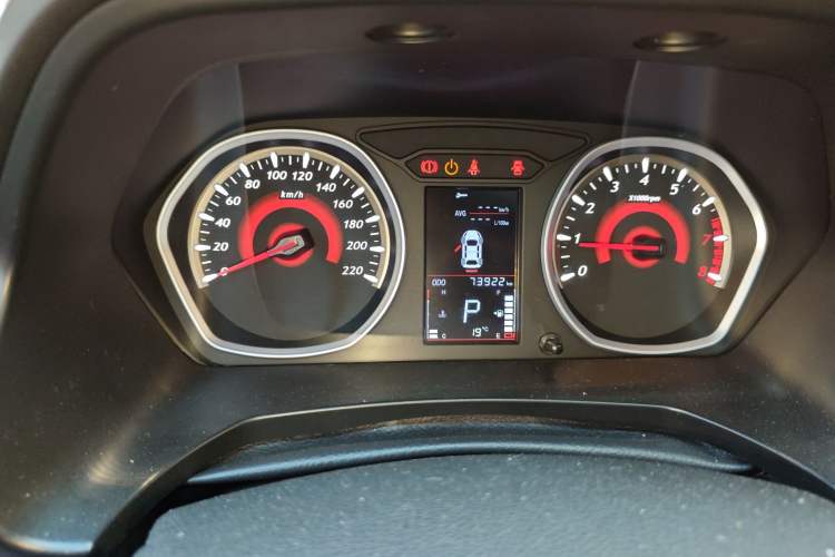 Used Soueast DX3 2016 1.5T CVT Prestige Edition Odometer Close Up