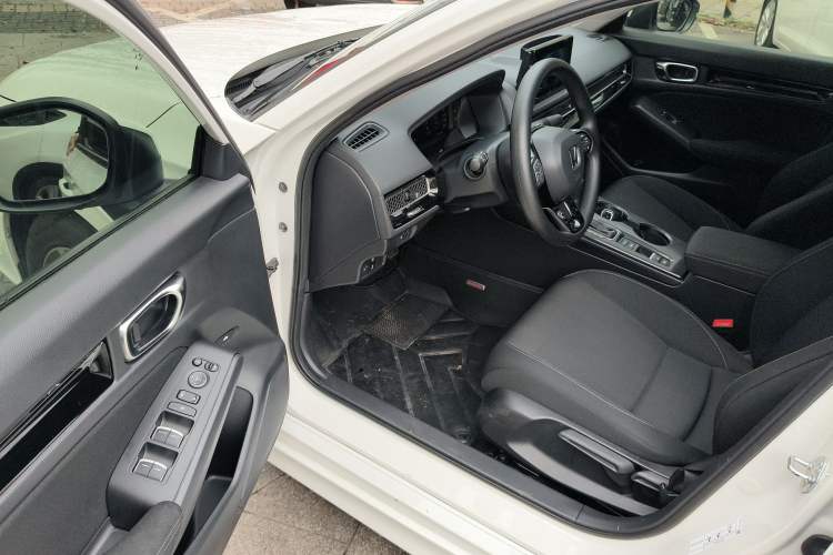 Used Honda Civic 2023 240TURBO CVT Dynamic · Center Stage Special Edition