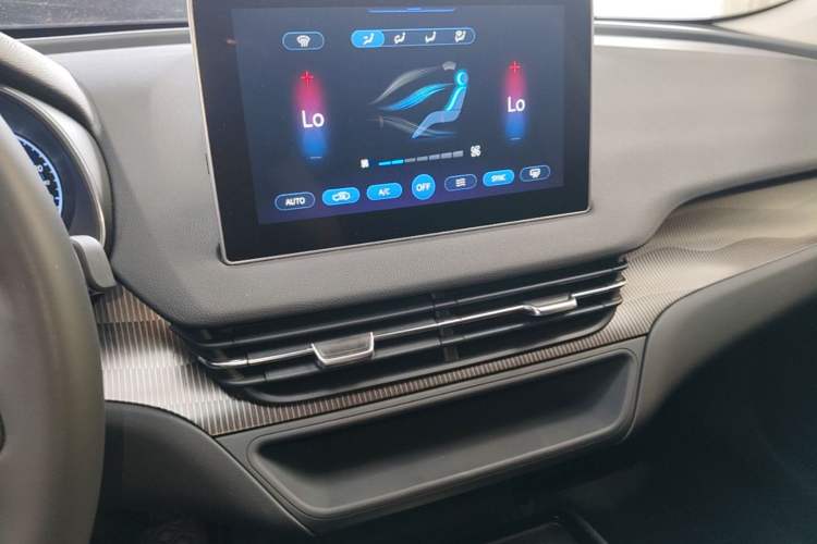 Used Hongqi E-QM5 2022 431 km Charge & Enjoy Edition