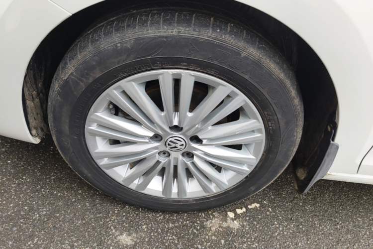 Used Volkswagen Santana 2018 1.5L Automatic Comfort Edition Left Front Wheel Hub