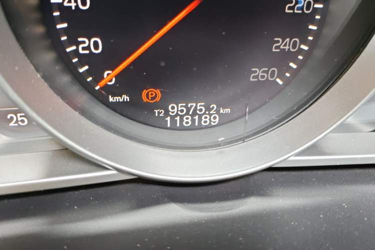 Used Volvo V40 2018 T3 Zhiyi Edition Odometer Close Up