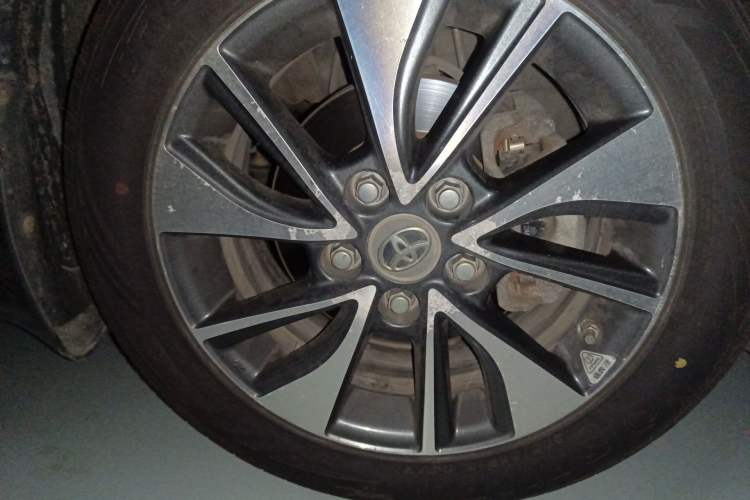 Used Toyota Levin 2015 1.8GS CVT Orange Limited Edition Right Front Wheel Hub