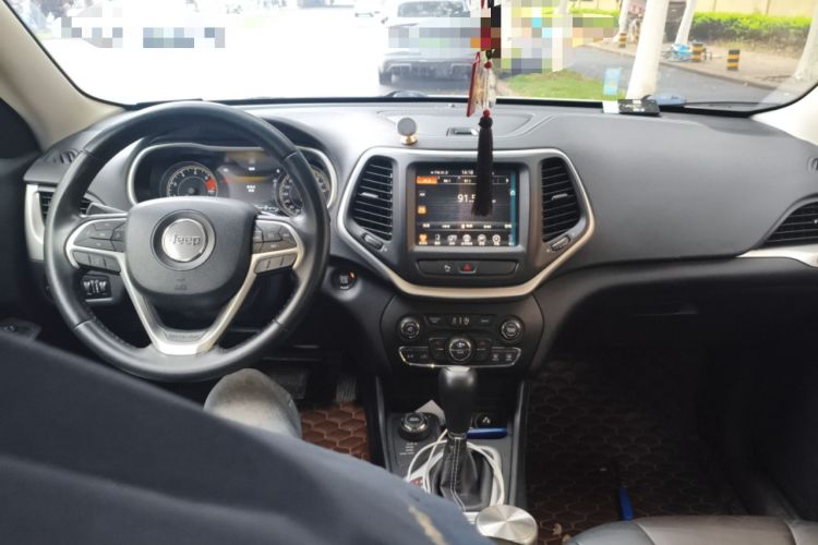 Used Jeep Cherokee 2016 2.4L Professional Smart Version Center Console