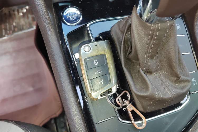 Used Volkswagen Tiguan L 2017 330TSI Automatic Two-Wheel Drive Luxury Edition Interior 1