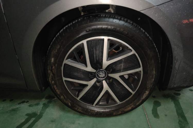 Used BYD Qin L 2024 DM-i 80KM Beyond Model Right Front Wheel Hub