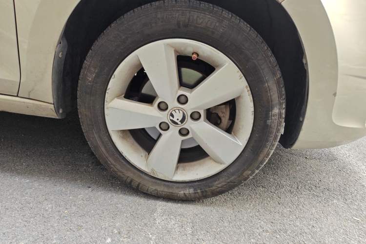 Used Skoda Rapid 2015 1.6L Manual Smart Selection Model