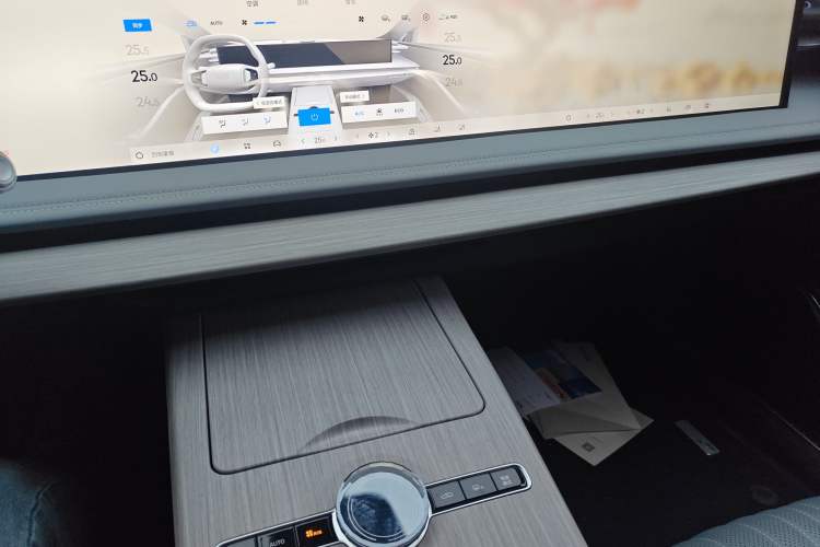 Used Geely Galaxy E8 2024 665 km Range Rear-Drive Starship Long-Range Version
