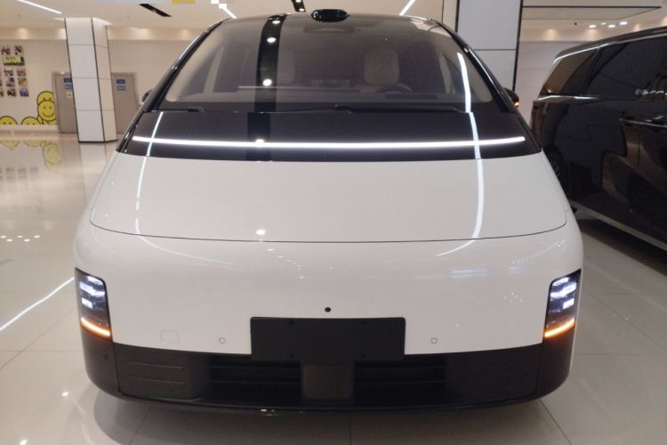 Used Li Auto MEGA 2025 Home Family Special Edition Front
